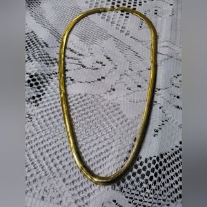 Gold Tone Necklace! Goes With Everything!  20"